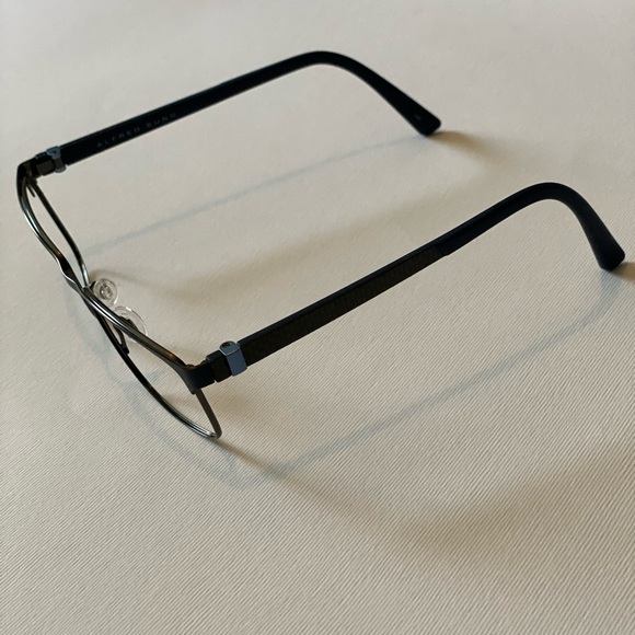 ALFRED SUNG Reading Frames - Picture 2 of 12